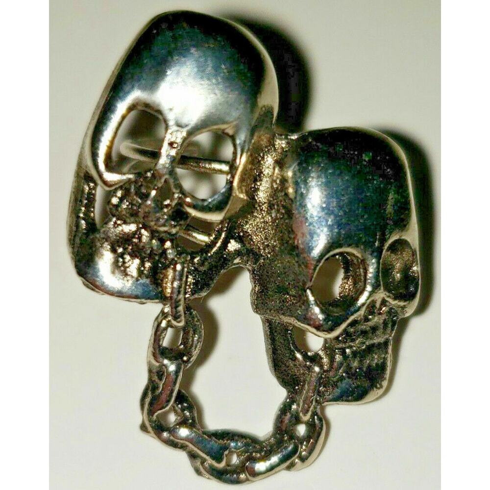 VINTAGE Adjustable Metal Double Skull Head w/ Chain Ring Biker Charm Vending NOS